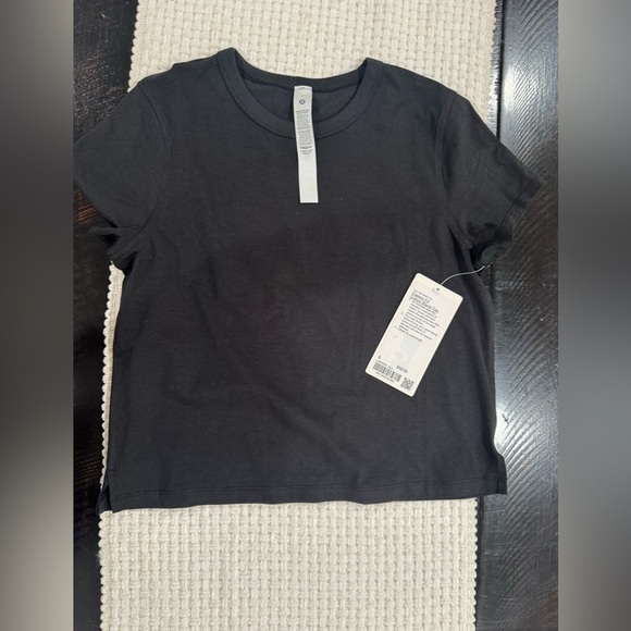 Lululemon Classic fit Black Women's Tee - Picture 4 of 6